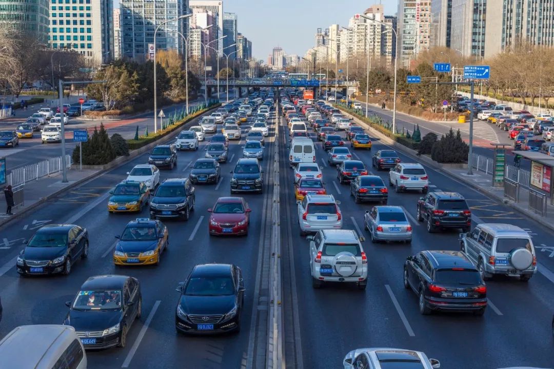 出租车能否继续走公交车道?