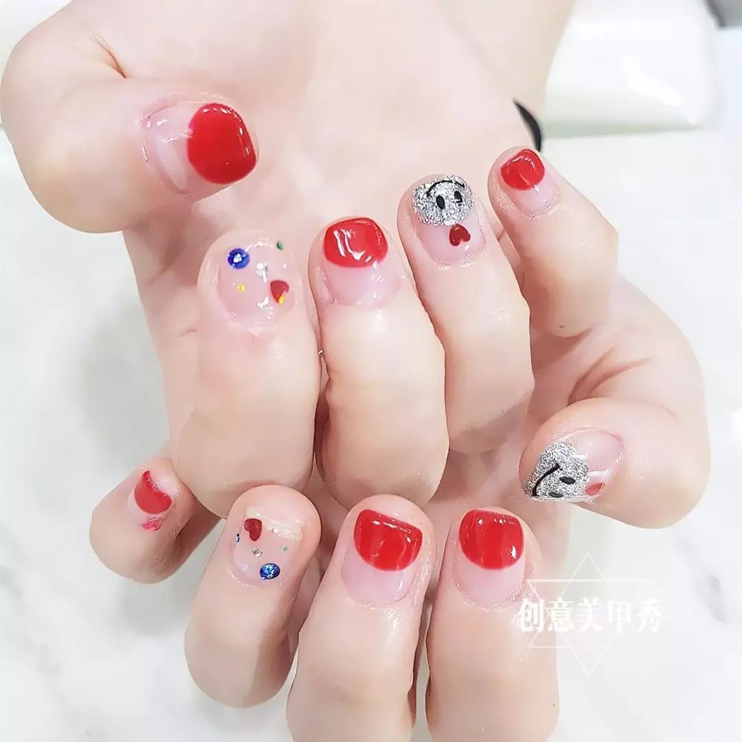 火遍ins的拼色美甲图片