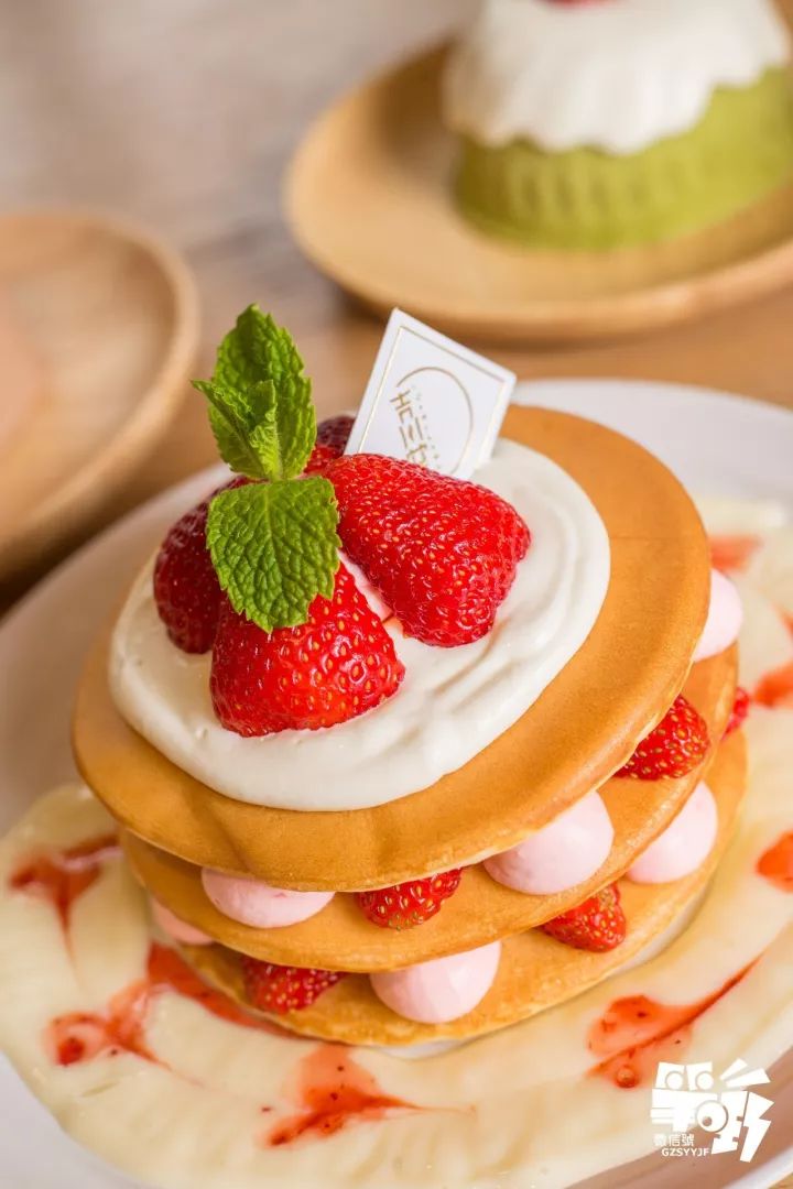 凭一款迷你网红蛋糕爆红朋友圈!每天限做100个